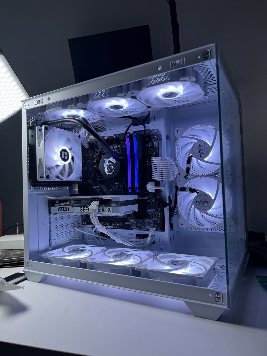 Build PC blanc open-frame RGB blanc MSI GeForce