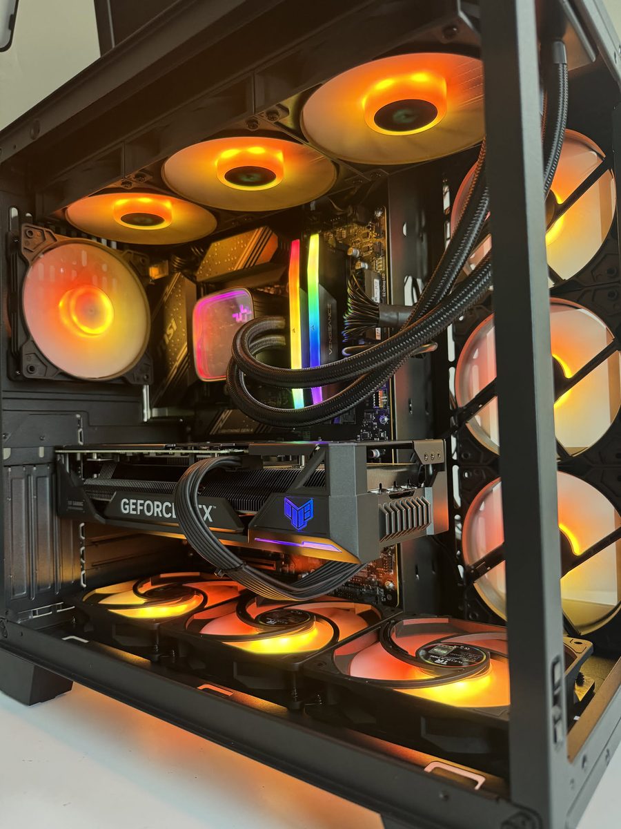 Intérieur PC ventilateurs RGB orange GeForce